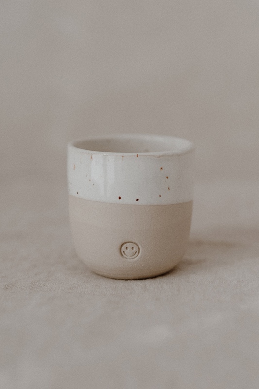 Steingut Becher Espresso Smiley